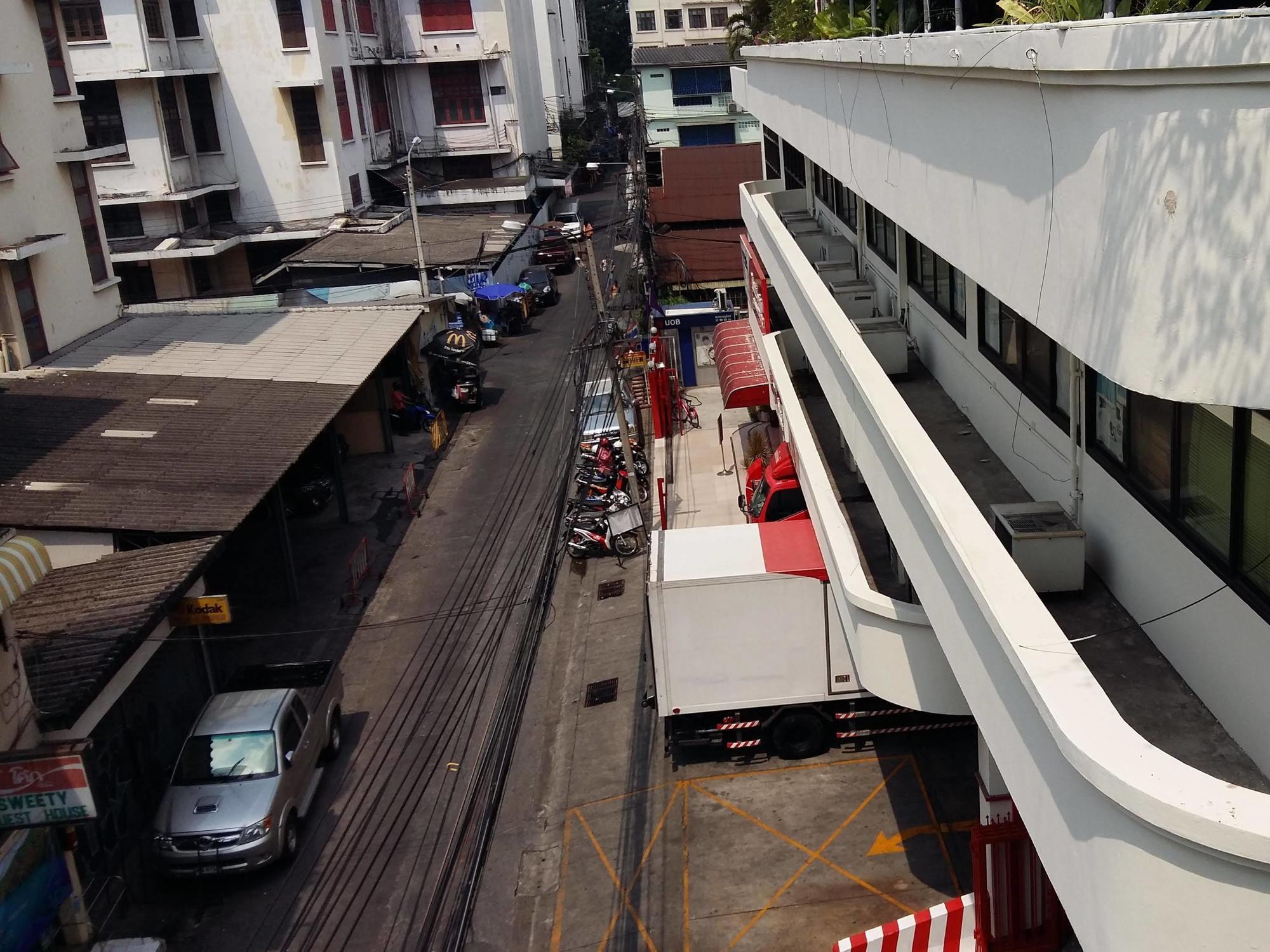 New C.H. Guest House Bangkok Kültér fotó